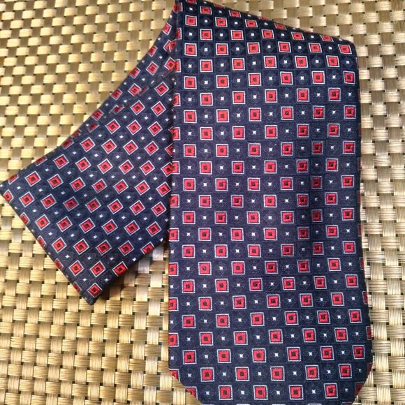 Daniel Cremieux Hand Tailored Silk Geometric Medallion Tie (0627) - Picture 2 of 4